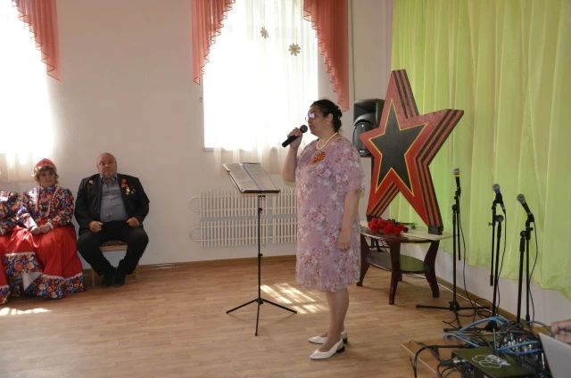 ДЕВЯТЫЙ ДЕНЬ БОЛЬШОГО МАЯ. В солнечный майский день в Центральной библиотеке города Рубежное состоялся концерт «Девятый день большого мая», посвящённый самому знаменательному для нашей страны празднику Дню Победы в Великой... ДЕВЯТЫЙ ДЕНЬ БОЛЬШОГО МАЯ. В солнечный майский день в Центральной библиотеке города Рубежное состоялся концерт «Девятый день большого мая», посвящённый самому знаменательному для нашей страны празднику Дню Победы в Великой...