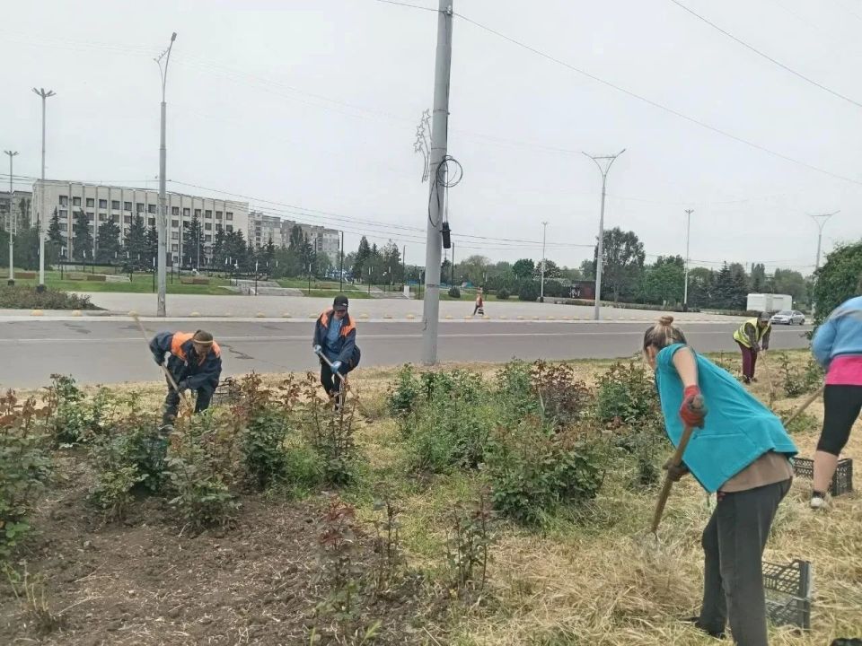 Коммунальными службами проведены работы на территории города Коммунальными службами проведены работы на территории города
