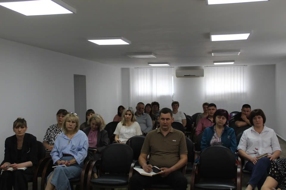 Сегодня провела еженедельное рабочее совещание с аппаратом администрации округа Сегодня провела еженедельное рабочее совещание с аппаратом администрации округа