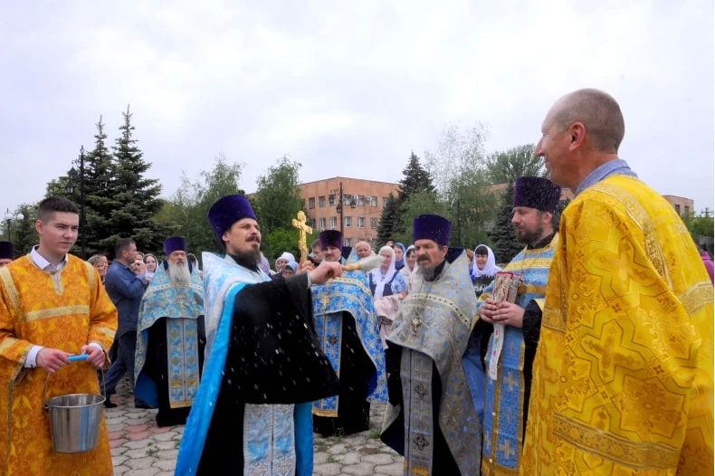 В Свердловском муниципалитете прошел Крестный ход: молились за благополучие и мир в округе В Свердловском муниципалитете прошел Крестный ход: молились за благополучие и мир в округе