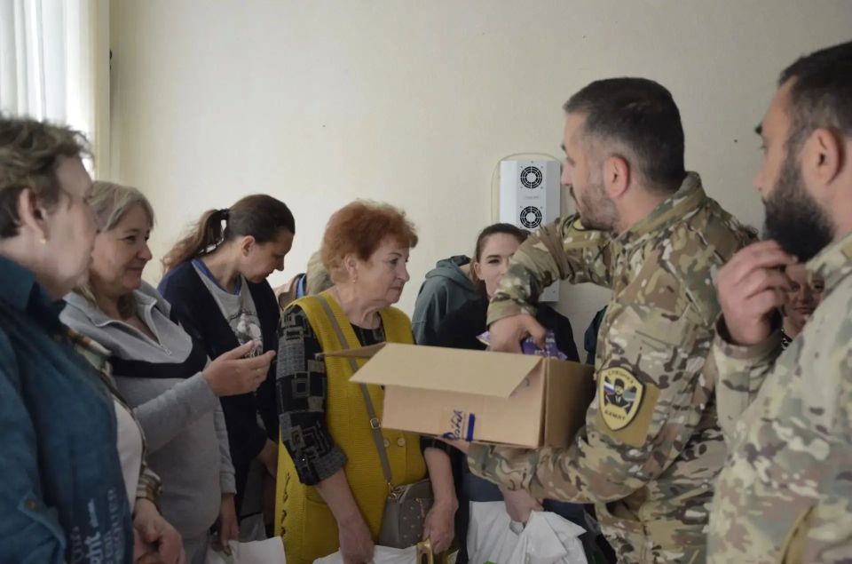 В Лутугино помогли малообеспеченным семьям и людям, оказавшимся в трудной жизненной ситуации В Лутугино помогли малообеспеченным семьям и людям, оказавшимся в трудной жизненной ситуации