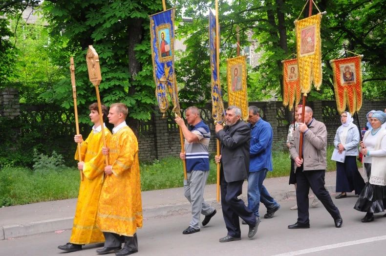 В Свердловском муниципалитете прошел Крестный ход: молились за благополучие и мир в округе В Свердловском муниципалитете прошел Крестный ход: молились за благополучие и мир в округе