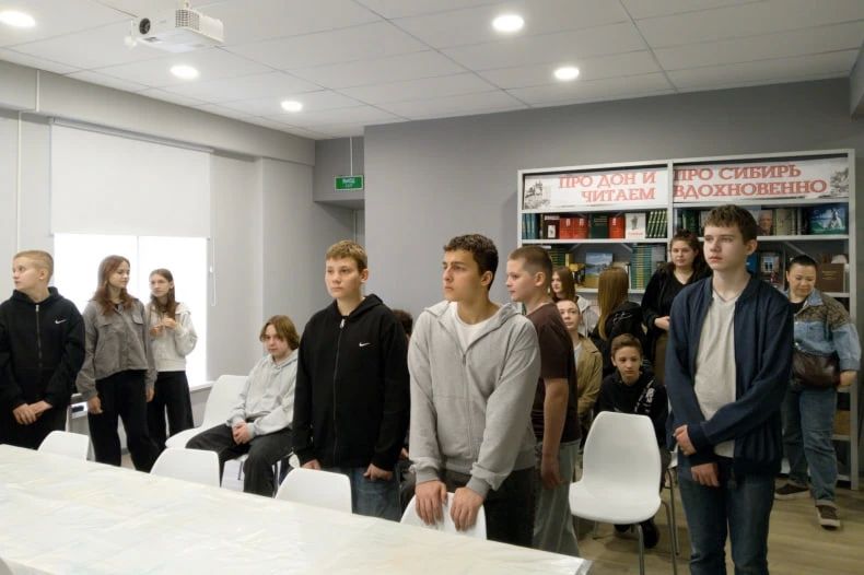 Экскурсию «Разнообразие профессий в библиотеке» провели для свердловских школьников Экскурсию «Разнообразие профессий в библиотеке» провели для свердловских школьников