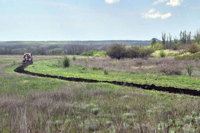 Устройство минерализованных полос на территории пгт Шахтерский Устройство минерализованных полос на территории пгт Шахтерский