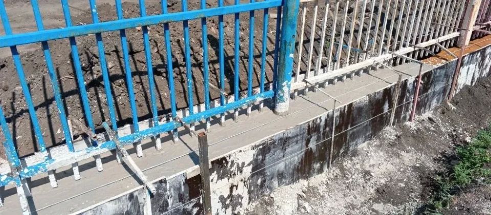 В Ровеньках продолжаются работы по благоустройству общественных территорий В Ровеньках продолжаются работы по благоустройству общественных территорий