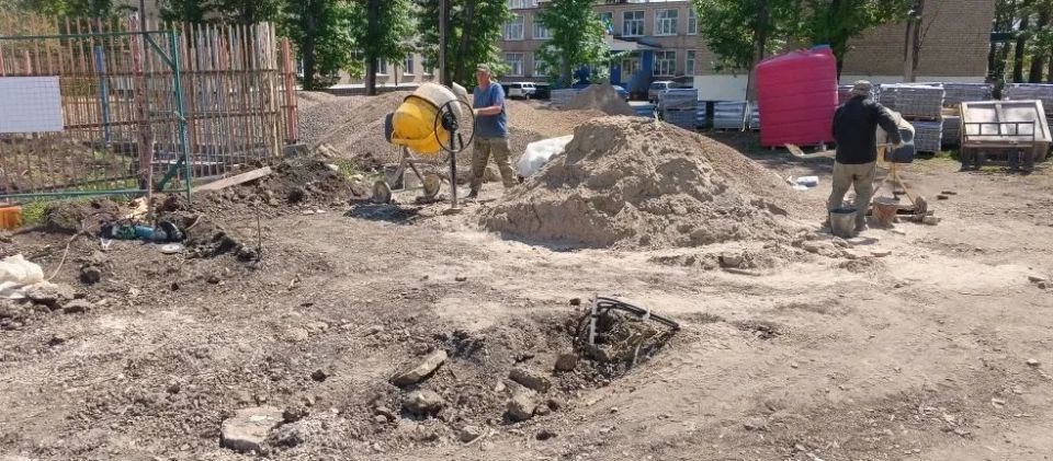 В Ровеньках продолжаются работы по благоустройству общественных территорий В Ровеньках продолжаются работы по благоустройству общественных территорий