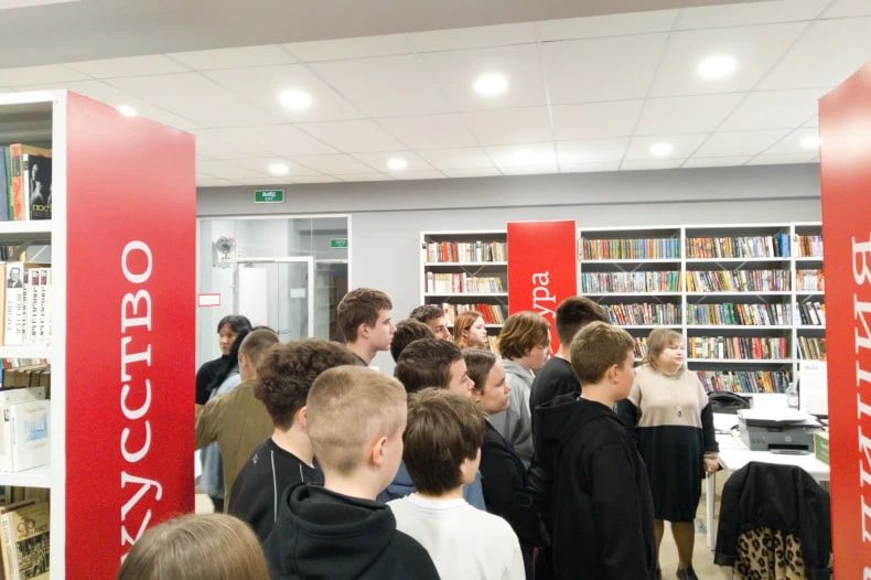 Экскурсию «Разнообразие профессий в библиотеке» провели для свердловских школьников Экскурсию «Разнообразие профессий в библиотеке» провели для свердловских школьников
