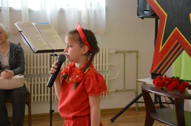 ДЕВЯТЫЙ ДЕНЬ БОЛЬШОГО МАЯ. В солнечный майский день в Центральной библиотеке города Рубежное состоялся концерт «Девятый день большого мая», посвящённый самому знаменательному для нашей страны празднику Дню Победы в Великой... ДЕВЯТЫЙ ДЕНЬ БОЛЬШОГО МАЯ. В солнечный майский день в Центральной библиотеке города Рубежное состоялся концерт «Девятый день большого мая», посвящённый самому знаменательному для нашей страны празднику Дню Победы в Великой...