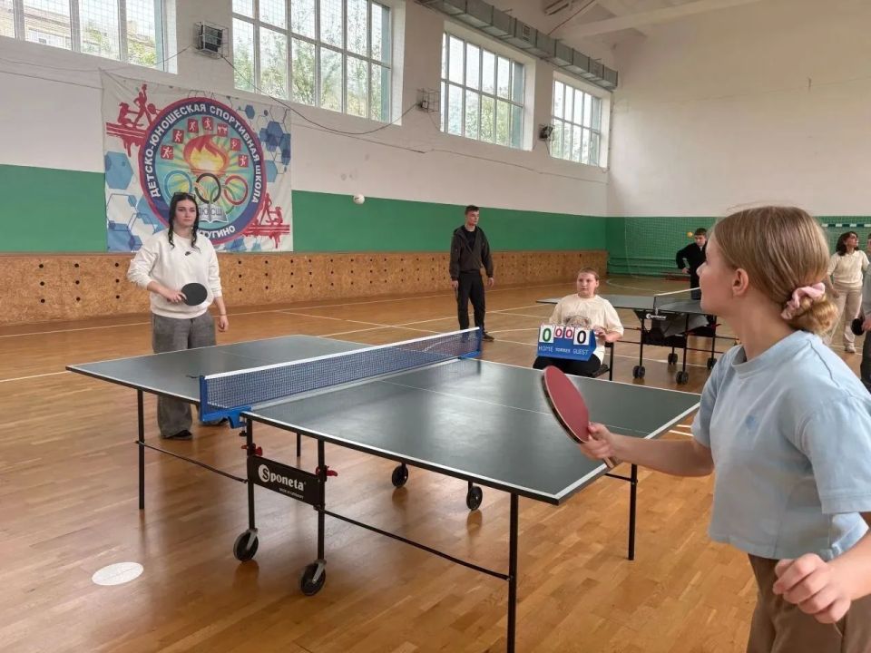 В зале Лутугинской спортивной школы прошло физкультурное мероприятие по настольному теннису В зале Лутугинской спортивной школы прошло физкультурное мероприятие по настольному теннису