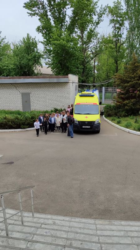 Познавательная экскурсия на скорую помощь: школьники познакомились с работой медиков Познавательная экскурсия на скорую помощь: школьники познакомились с работой медиков