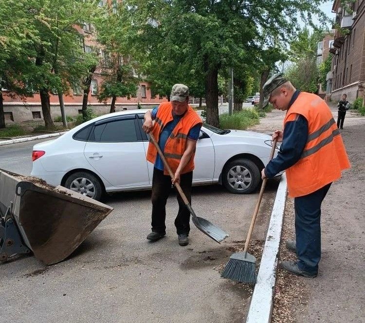 Коммунальными службами проведены работы на территории города Коммунальными службами проведены работы на территории города