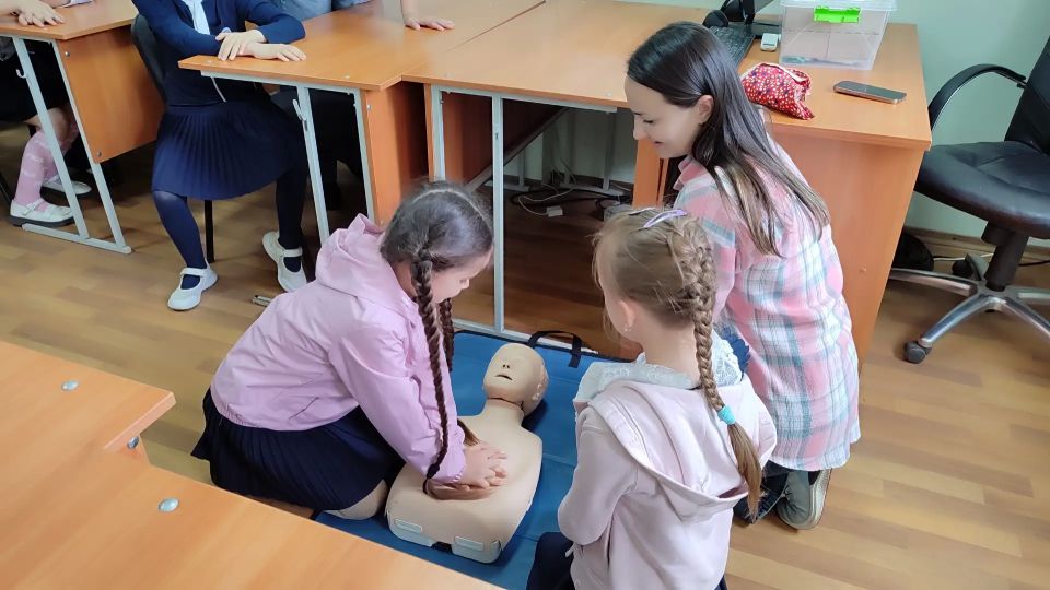 Познавательная экскурсия на скорую помощь: школьники познакомились с работой медиков Познавательная экскурсия на скорую помощь: школьники познакомились с работой медиков