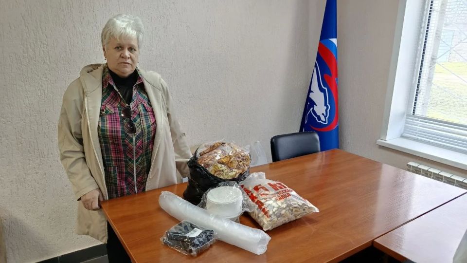 Славяносербские единороссы передали помощь на фронт Славяносербские единороссы передали помощь на фронт