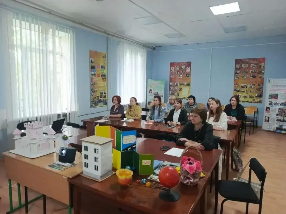 Андрей Рубанцов: ОТ ДОСТИЖЕНИЙ К НОВЫМ ИДЕЯМ: ММО УЧИТЕЛЕЙ ТРУДА В РОВЕНЬКАХ ПОДВОДИТ ИТОГИ УЧЕБНОГО ГОДА Для ровеньковских учителей труда (технологии) провели завершающее заседание ММО учителей Андрей Рубанцов: ОТ ДОСТИЖЕНИЙ К НОВЫМ ИДЕЯМ: ММО УЧИТЕЛЕЙ ТРУДА В РОВЕНЬКАХ ПОДВОДИТ ИТОГИ УЧЕБНОГО ГОДА Для ровеньковских учителей труда (технологии) провели завершающее заседание ММО учителей