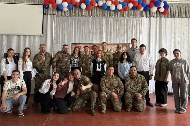 Концерт фронтовой творческой бригады ансамбля песни и пляски «Рубиновая звезда» состоялся в Володарской СШ Концерт фронтовой творческой бригады ансамбля песни и пляски «Рубиновая звезда» состоялся в Володарской СШ