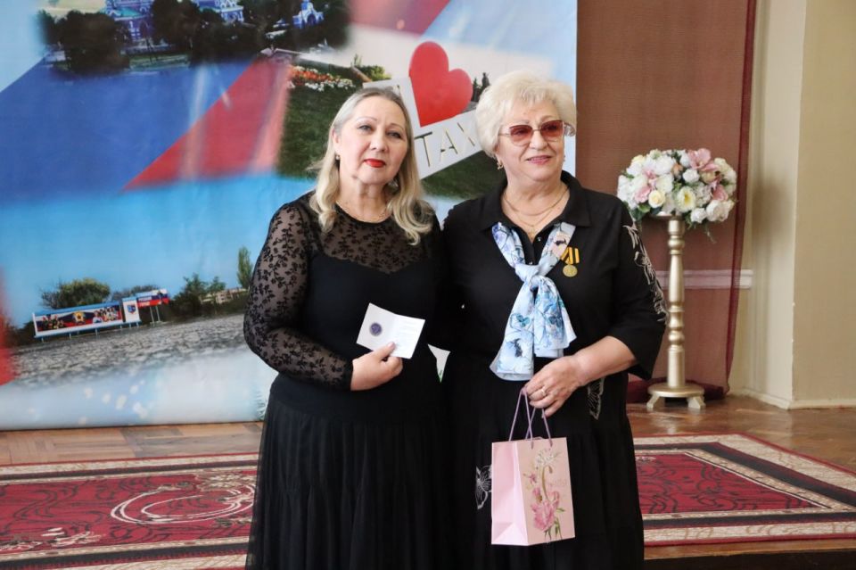 Наталия Жулинская: Городскому совету женщин Стаханова — 40 лет! Наталия Жулинская: Городскому совету женщин Стаханова — 40 лет!