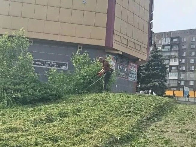 Коммунальными службами проведены работы на территории города Коммунальными службами проведены работы на территории города