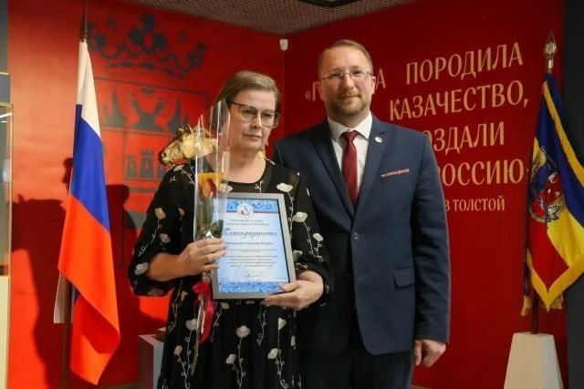 В Международный день музеев Министр культуры Луганской Народной Республики Роман Олексин лично поздравил и вручил заслуженные награды представителям музейного сообщества В Международный день музеев Министр культуры Луганской Народной Республики Роман Олексин лично поздравил и вручил заслуженные награды представителям музейного сообщества