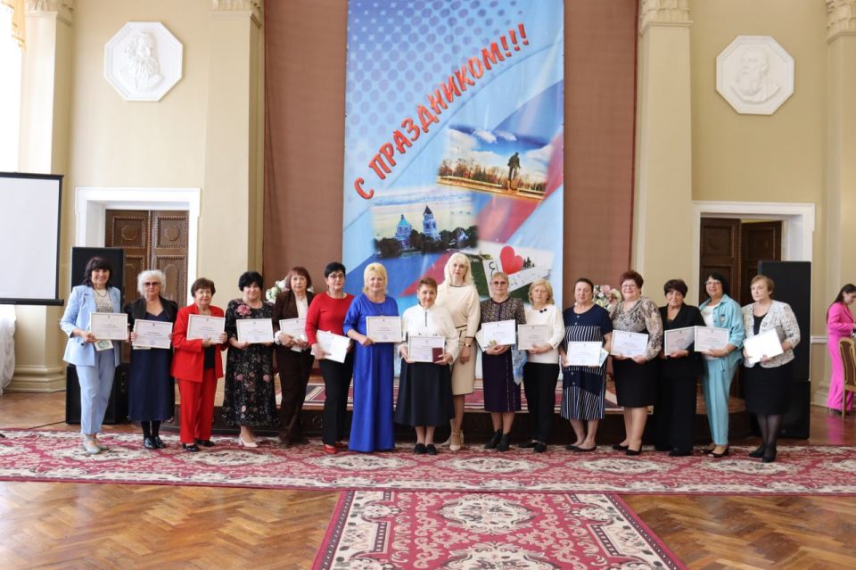 Наталия Жулинская: Городскому совету женщин Стаханова — 40 лет! Наталия Жулинская: Городскому совету женщин Стаханова — 40 лет!