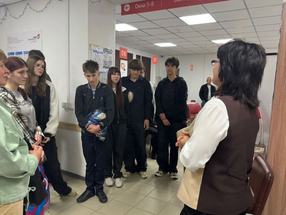 Сотрудники Лутугинского центра занятости организовали профтур для обучающихся Лутугинской средней школы №2 Сотрудники Лутугинского центра занятости организовали профтур для обучающихся Лутугинской средней школы №2