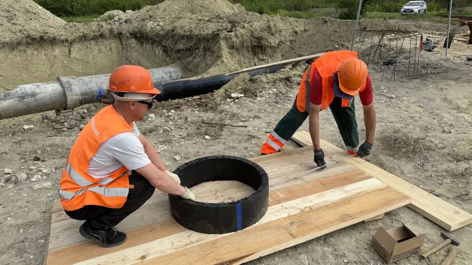 В Луганске реконструируют значимый участок городской системы канализации