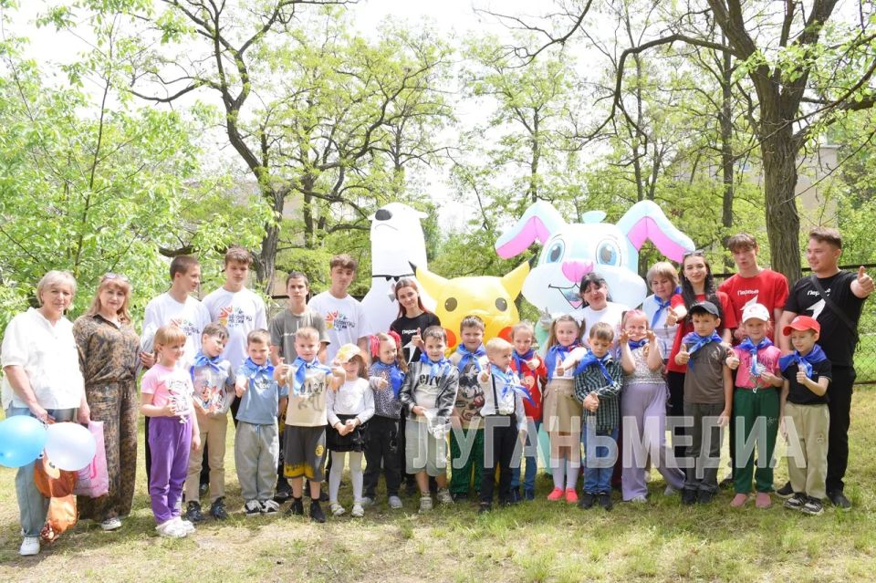 В детском саду «Солнышко» города Первомайска был организован праздник-сюрприз в честь Дня пионерии В детском саду «Солнышко» города Первомайска был организован праздник-сюрприз в честь Дня пионерии