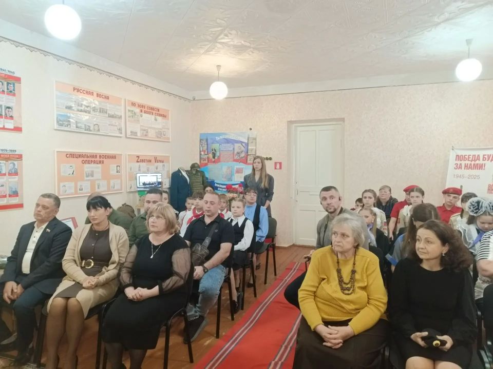 Андрей Рубанцов: В Ровеньковской школе № 8 им.С.В.Полуянова открыли Парту Героя в честь Обоева Алексея Юрьевича - выпускника, погибшего при выполнении воинского долга Андрей Рубанцов: В Ровеньковской школе № 8 им.С.В.Полуянова открыли Парту Героя в честь Обоева Алексея Юрьевича - выпускника, погибшего при выполнении воинского долга