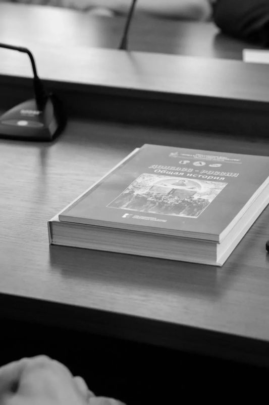 Член Общественной палаты ЛНР Артем Фесенко принял участие в круглом столе, посвященном 5-летию Президентского фонда культурных инициатив Член Общественной палаты ЛНР Артем Фесенко принял участие в круглом столе, посвященном 5-летию Президентского фонда культурных инициатив