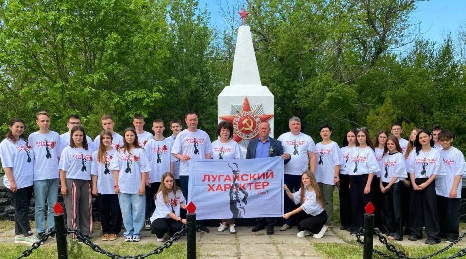 Дорогие друзья! От всей души поздравляю вас с Днём детских общественных объединений России! Дорогие друзья! От всей души поздравляю вас с Днём детских общественных объединений России!