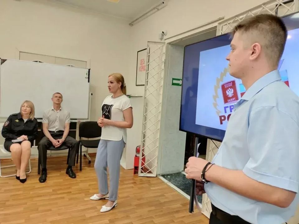Андрей Рубанцов: «С ПАСПОРТОМ В РУКАХ — С РОССИЕЙ В СЕРДЦЕ» Андрей Рубанцов: «С ПАСПОРТОМ В РУКАХ — С РОССИЕЙ В СЕРДЦЕ»