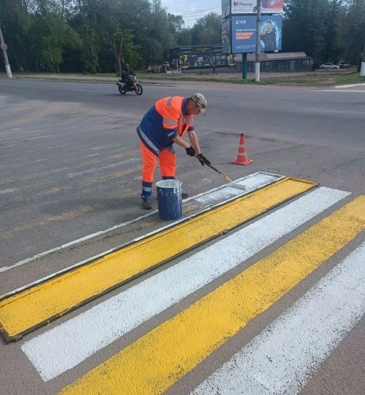 Коммунальными службами проведены работы на территории города Коммунальными службами проведены работы на территории города