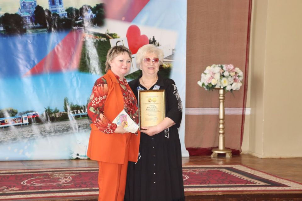 Наталия Жулинская: Городскому совету женщин Стаханова — 40 лет! Наталия Жулинская: Городскому совету женщин Стаханова — 40 лет!