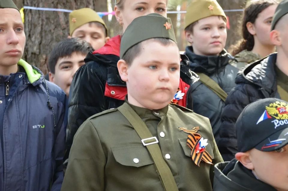 Дорогие друзья! От всей души поздравляю вас с Днём детских общественных объединений России! Дорогие друзья! От всей души поздравляю вас с Днём детских общественных объединений России!