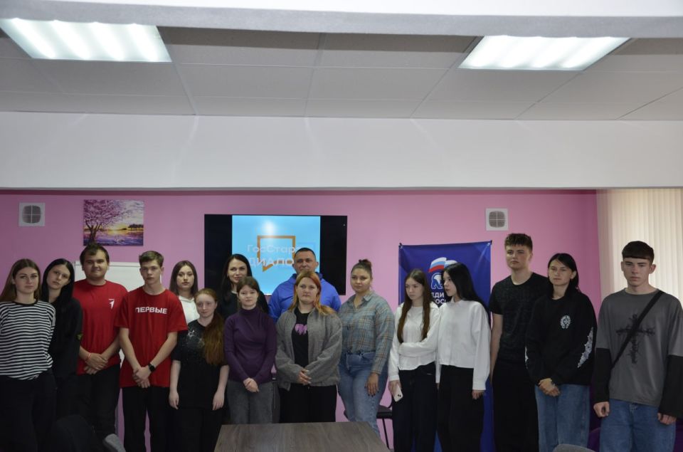 В Лутугино на базе молодёжного пространства «Наш центр» прошла встреча в рамках профориентационного проекта «ГосСтарт.Диалог»
