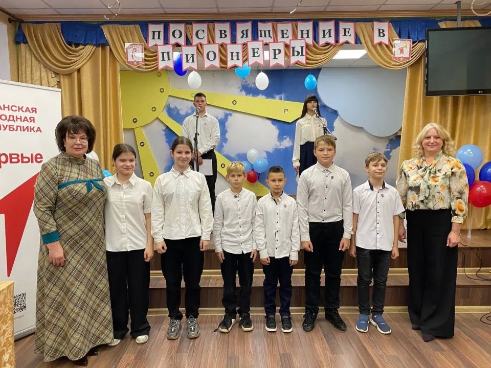 Дорогие друзья! От всей души поздравляю вас с Днём детских общественных объединений России! Дорогие друзья! От всей души поздравляю вас с Днём детских общественных объединений России!