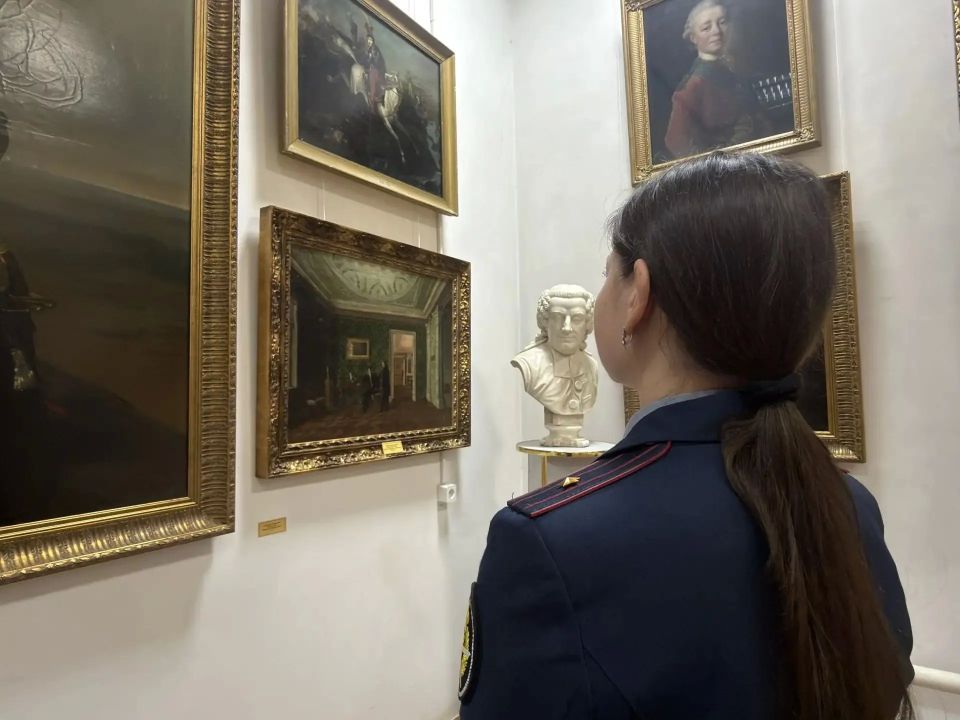 Сотрудники УФСИН прикоснулись к прекрасному: ведомство посетило Художественный музей в День музеев Сотрудники УФСИН прикоснулись к прекрасному: ведомство посетило Художественный музей в День музеев