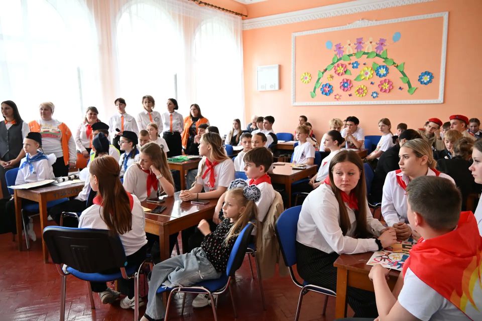 «Будьте готовы добро творить!»: в День пионерии юные активисты Брянки собрались на фестиваль «Территория возможностей» «Будьте готовы добро творить!»: в День пионерии юные активисты Брянки собрались на фестиваль «Территория возможностей»