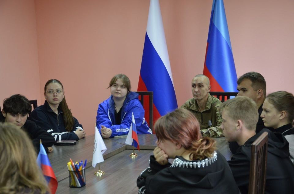 Диалог с героем: встреча с ветераном СВО прошла в Лутугино Диалог с героем: встреча с ветераном СВО прошла в Лутугино