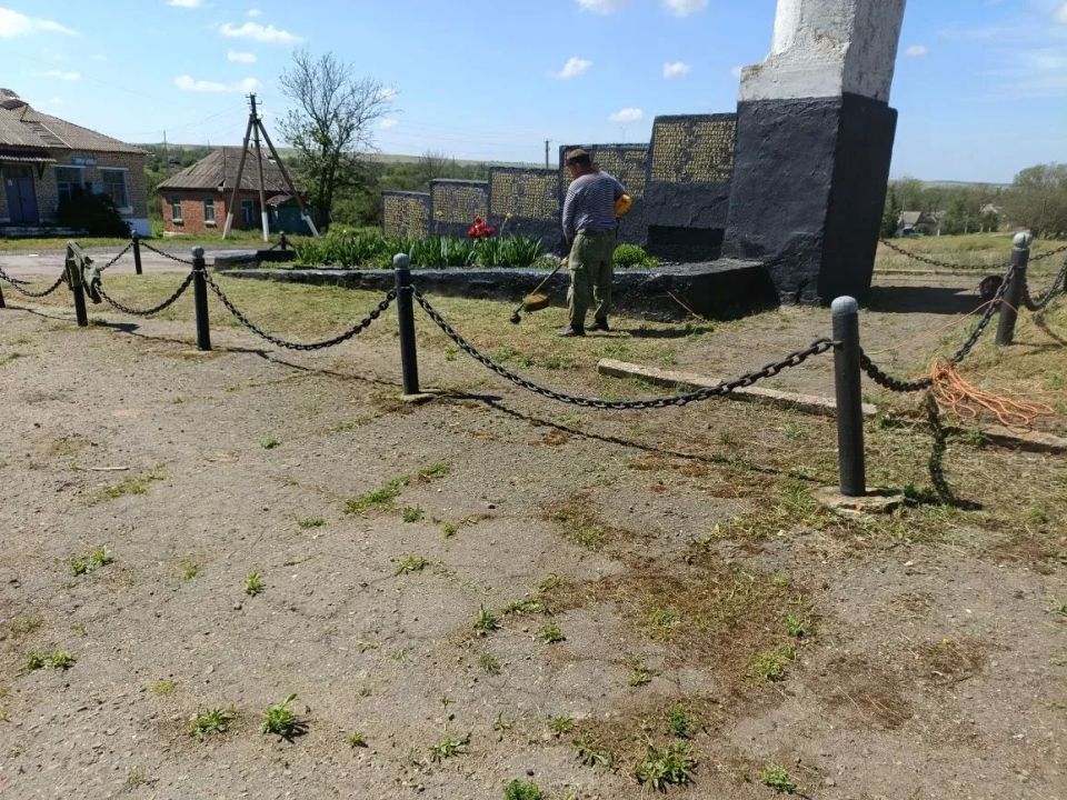В поселках, прилегающих к городу Ровеньки, и селе Благовка проводят работу по благоустройству территории В поселках, прилегающих к городу Ровеньки, и селе Благовка проводят работу по благоустройству территории