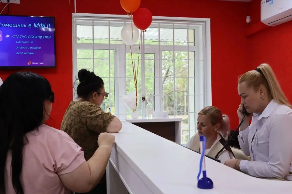В Северодонецке открыли новое здание отделения №1 г.Северодонецка ГБУ ЛНР «Многофункциональный центр предоставления государственных и муниципальных услуг» В Северодонецке открыли новое здание отделения №1 г.Северодонецка ГБУ ЛНР «Многофункциональный центр предоставления государственных и муниципальных услуг»