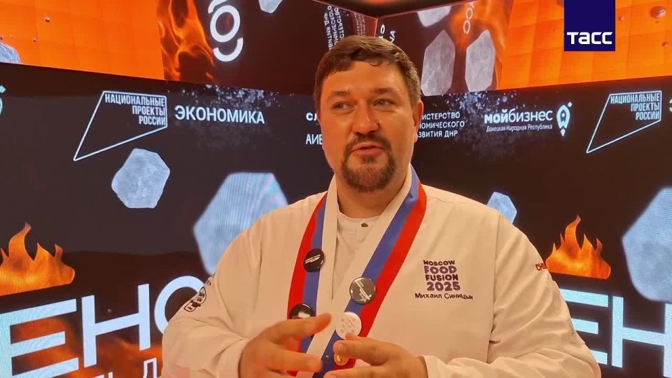 Российский аналог гида "Мишлен" планируют начать с ДНР и ЛНР, сообщил ТАСС гастроэксперт, амбассадор Ассоциации шеф-поваров и шеф-кондитеров Chefs Team Russia Михаил Синицын на фестивале "Солено" в Донецке