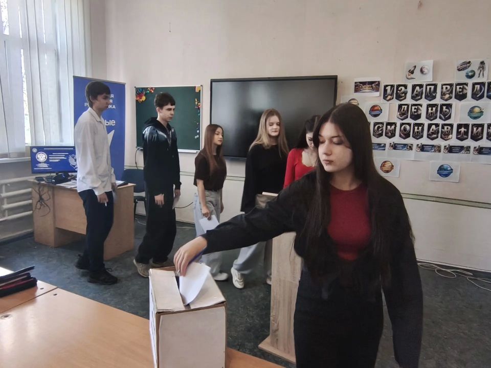 В Антраците прошёл цикл мероприятий ко Дню молодого избирателя В Антраците прошёл цикл мероприятий ко Дню молодого избирателя