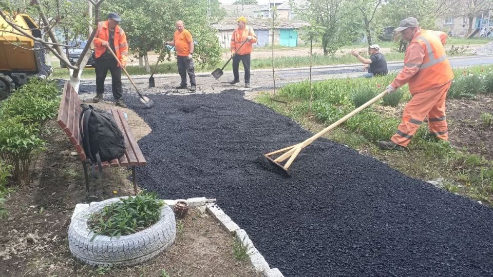 По проспекту Победы Троицкого муниципального округа отремонтирован аварийный участок автомобильной дороги дворовой территории общей площадью - 1214 м2. Комплекс мероприятий, выполненный специализированной организацией ООО... По проспекту Победы Троицкого муниципального округа отремонтирован аварийный участок автомобильной дороги дворовой территории общей площадью - 1214 м2. Комплекс мероприятий, выполненный специализированной организацией ООО...