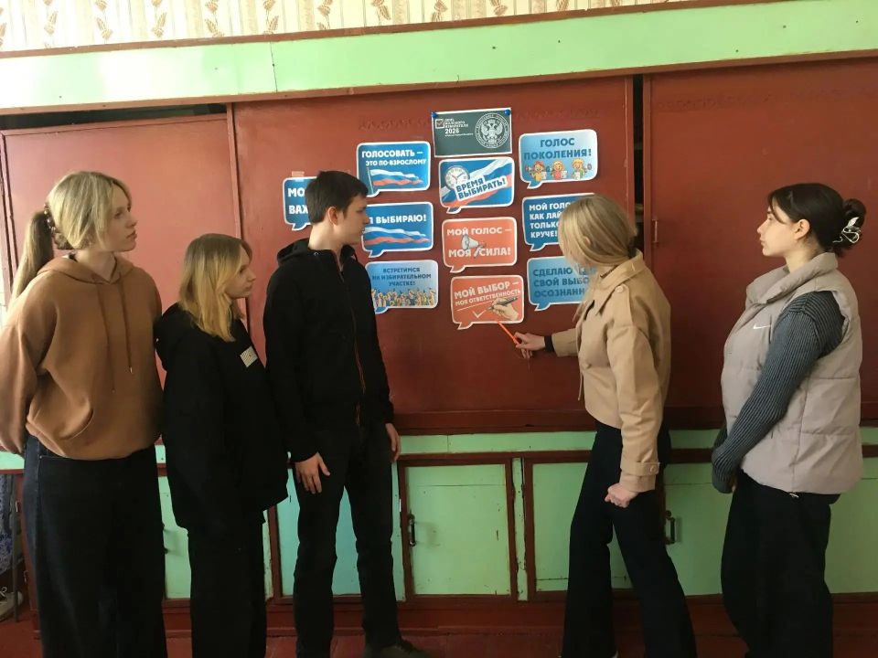 В Артёмовской школе Перевальского округа прошли мероприятия ко Дню молодого избирателя В Артёмовской школе Перевальского округа прошли мероприятия ко Дню молодого избирателя