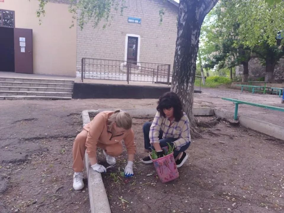 В поселках, прилегающих к городу Ровеньки, и селе Благовка проводят работу по благоустройству территории В поселках, прилегающих к городу Ровеньки, и селе Благовка проводят работу по благоустройству территории