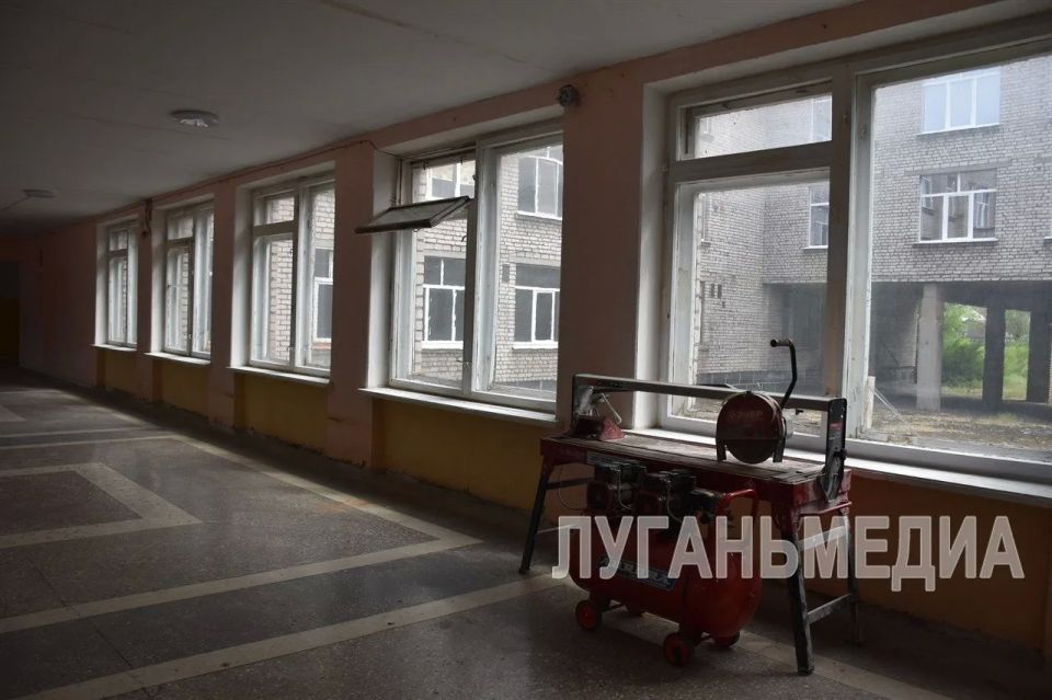 В Алчевской средней школе № 7 стартовал долгожданный капитальный ремонт В Алчевской средней школе № 7 стартовал долгожданный капитальный ремонт