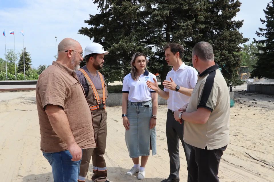 В Стаханове реконструируют общественные пространства В Стаханове реконструируют общественные пространства