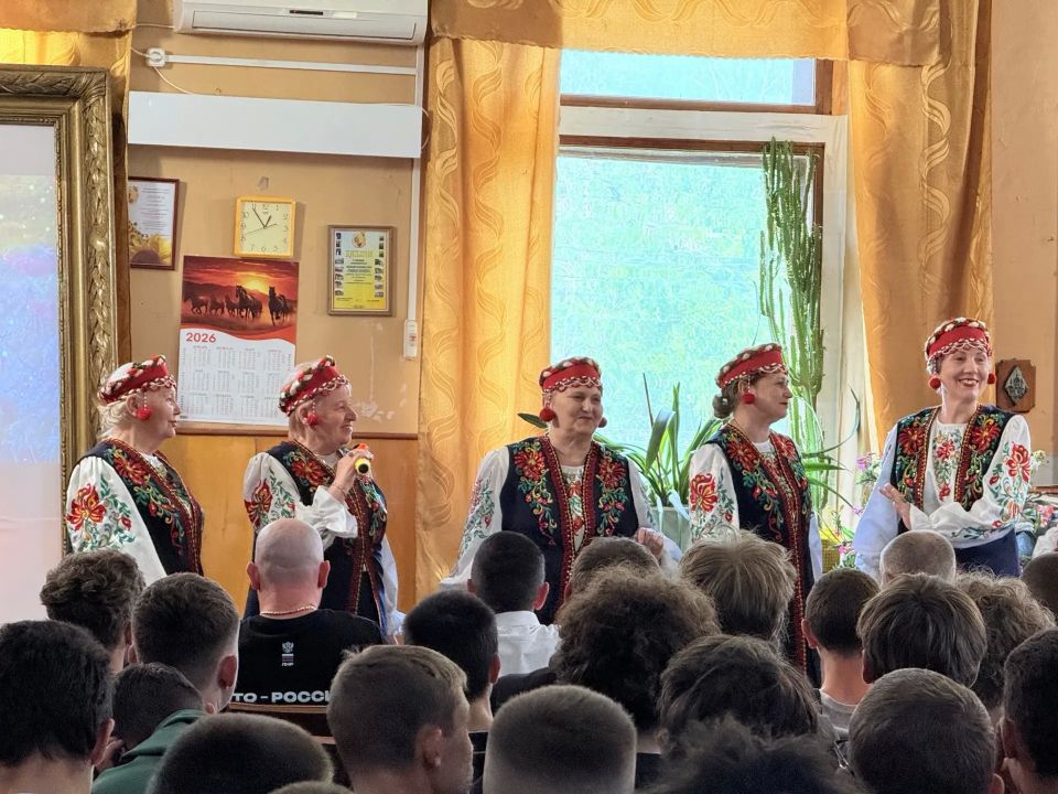 В Луганском дворце культуры прошло чествование трудовых династий «Сердце трудовое – руки золотые» В Луганском дворце культуры прошло чествование трудовых династий «Сердце трудовое – руки золотые»