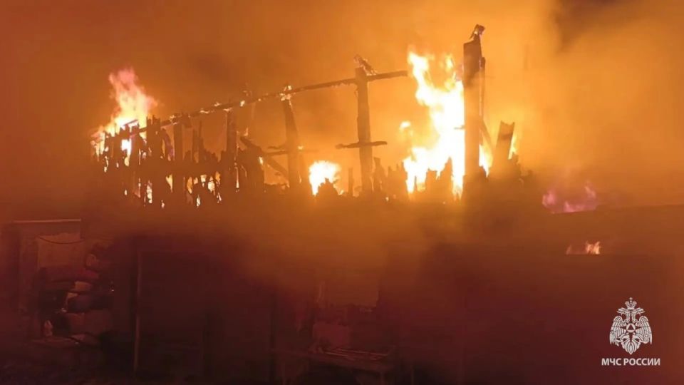 Сотрудники МЧС России ликвидировали пожар в Первомайском округе Сотрудники МЧС России ликвидировали пожар в Первомайском округе