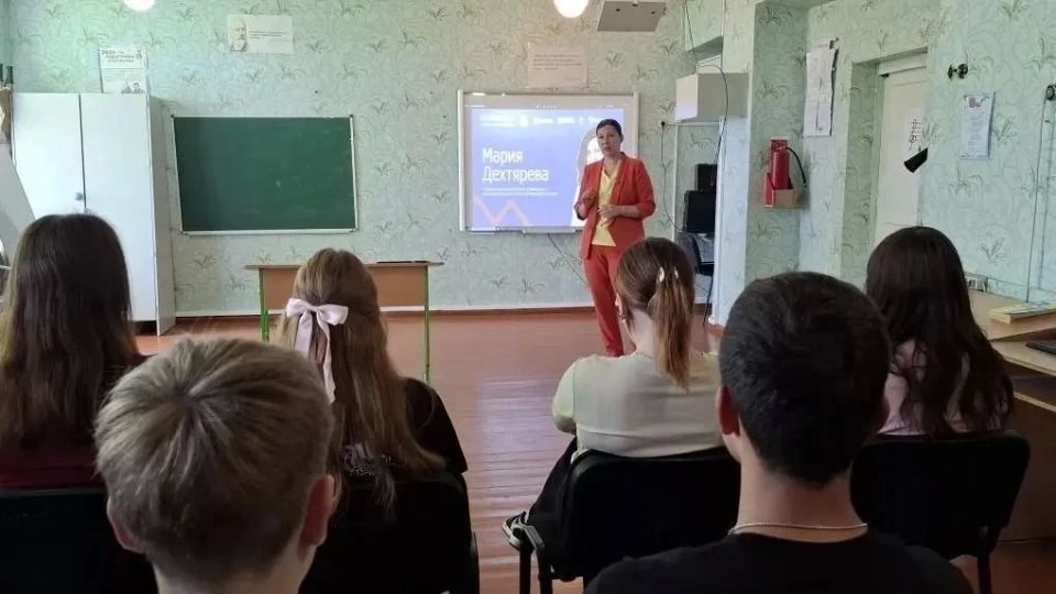 В рамках проекта «ГосСтарт.Диалог» старшеклассники Штормовской школы встретились с муниципальным депутатом Новоайдарского округа Марией Дехтяревой В рамках проекта «ГосСтарт.Диалог» старшеклассники Штормовской школы встретились с муниципальным депутатом Новоайдарского округа Марией Дехтяревой